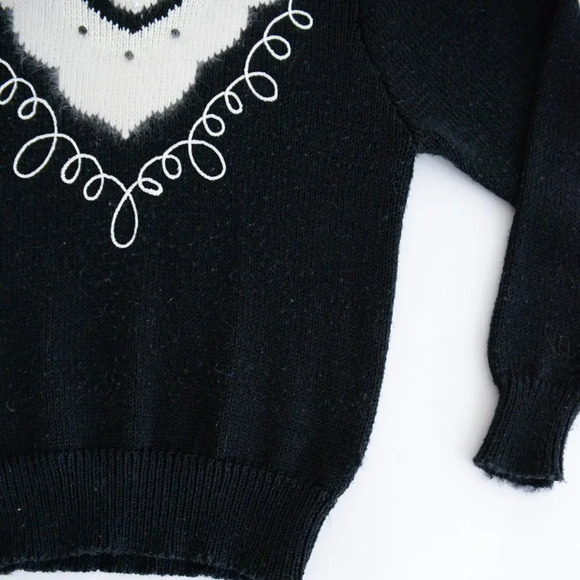 Vintage 90's Black & Cream Knit w/ Pearls CrewNeck Sweater - Picture 5 of 13